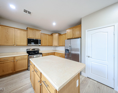 11920 W Cypress Street - Photo Thumbnail 20
