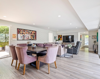 5028 N 34th Street - Photo Thumbnail 2