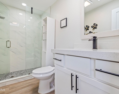 5028 N 34th Street - Photo Thumbnail 9
