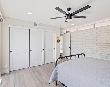 5028 N 34th Street - Photo Thumbnail 11