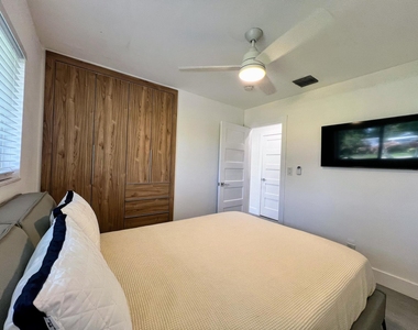 317 Nw 26th Court - Photo Thumbnail 21