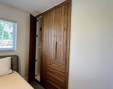 317 Nw 26th Court - Photo Thumbnail 19