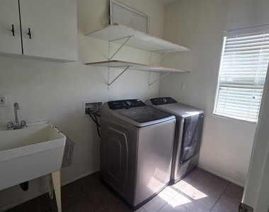 6613 N 28th Glen - Photo Thumbnail 13