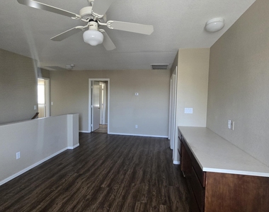 6613 N 28th Glen - Photo Thumbnail 24