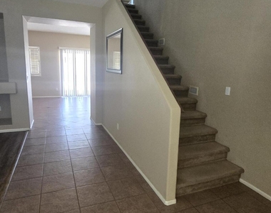 6613 N 28th Glen - Photo Thumbnail 4