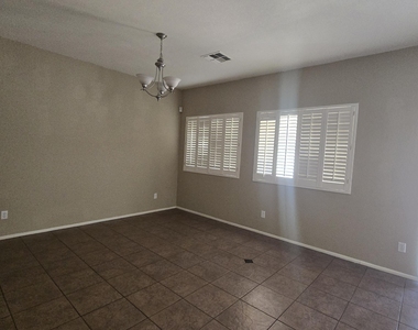 6613 N 28th Glen - Photo Thumbnail 6