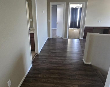 6613 N 28th Glen - Photo Thumbnail 18