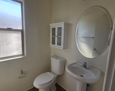 6613 N 28th Glen - Photo Thumbnail 12