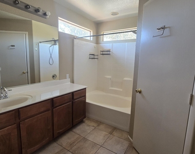 6613 N 28th Glen - Photo Thumbnail 16