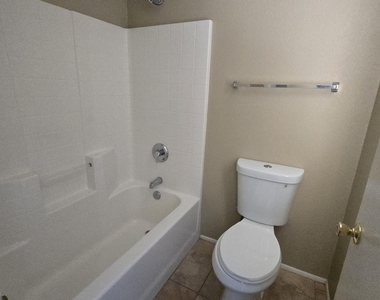 6613 N 28th Glen - Photo Thumbnail 21