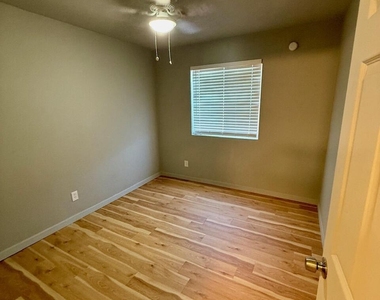1234 N 36th Street - Photo Thumbnail 5