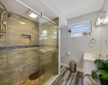 220 Nw 42nd Street - Photo Thumbnail 12