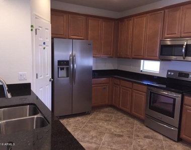 27210 N 77th Avenue - Photo Thumbnail 4