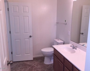 27210 N 77th Avenue - Photo Thumbnail 11