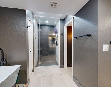 6240 E Kelton Lane - Photo Thumbnail 24