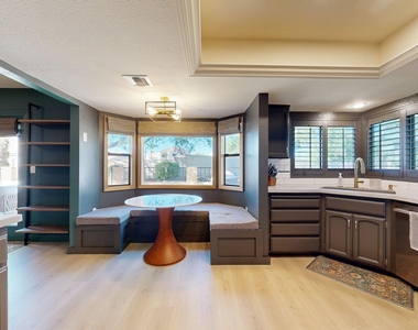 6240 E Kelton Lane - Photo Thumbnail 12