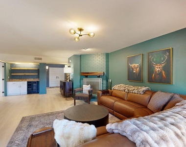 6240 E Kelton Lane - Photo Thumbnail 5