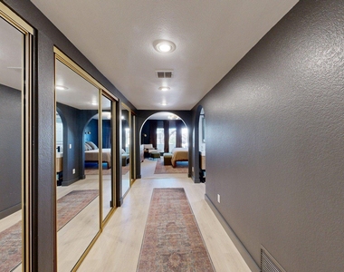 6240 E Kelton Lane - Photo Thumbnail 21