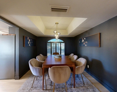 6240 E Kelton Lane - Photo Thumbnail 13
