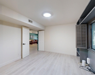 6240 E Kelton Lane - Photo Thumbnail 35