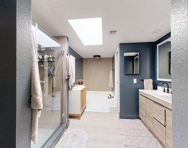 6240 E Kelton Lane - Photo Thumbnail 16