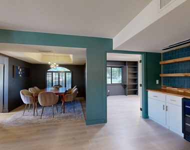 6240 E Kelton Lane - Photo Thumbnail 7