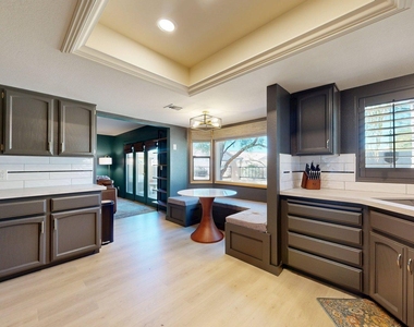 6240 E Kelton Lane - Photo Thumbnail 11