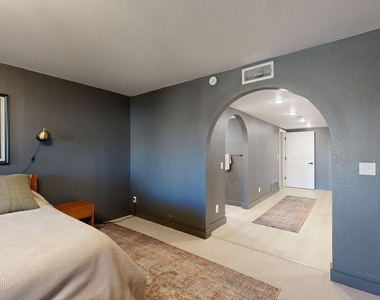 6240 E Kelton Lane - Photo Thumbnail 32