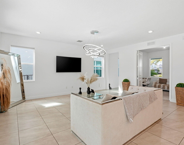 4228 Veleiros Avenue - Photo Thumbnail 5