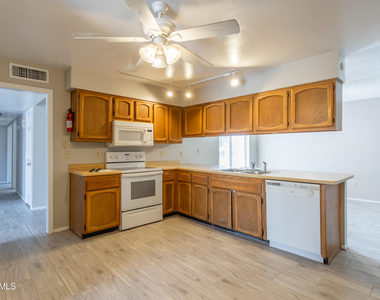 1705 W Mission Drive - Photo Thumbnail 12