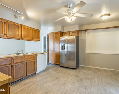 1705 W Mission Drive - Photo Thumbnail 13