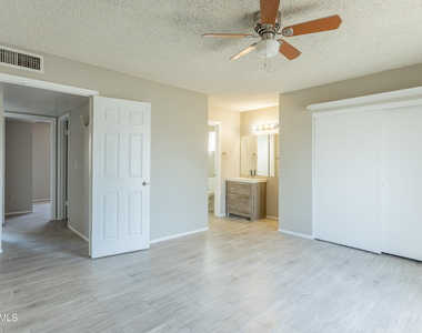 1705 W Mission Drive - Photo Thumbnail 16