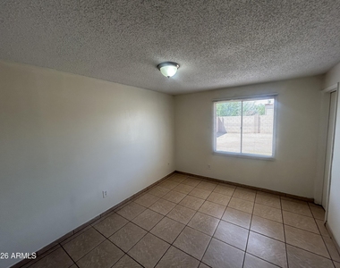 6320 W Monte Vista Road - Photo Thumbnail 11