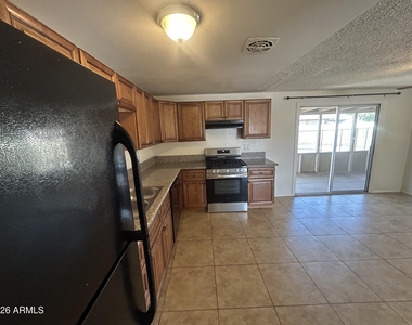 6320 W Monte Vista Road - Photo Thumbnail 6