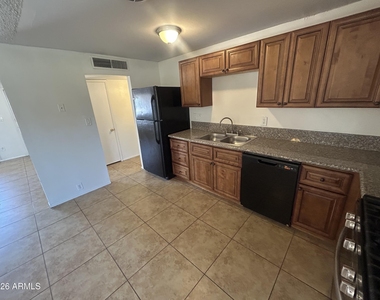 6320 W Monte Vista Road - Photo Thumbnail 7
