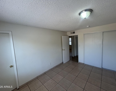 6320 W Monte Vista Road - Photo Thumbnail 9