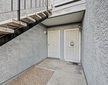 2910 W Marconi Avenue - Photo Thumbnail 1