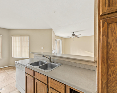 2910 W Marconi Avenue - Photo Thumbnail 9