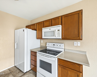 2910 W Marconi Avenue - Photo Thumbnail 8