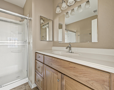 2910 W Marconi Avenue - Photo Thumbnail 13