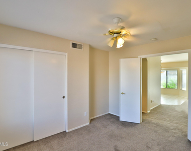 2463 E Longhorn Place - Photo Thumbnail 13