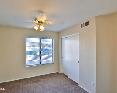 2463 E Longhorn Place - Photo Thumbnail 12