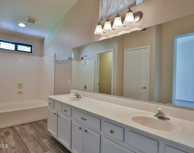 2463 E Longhorn Place - Photo Thumbnail 16