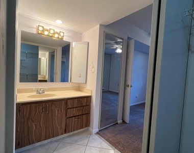 3516 Whitehall Drive - Photo Thumbnail 8