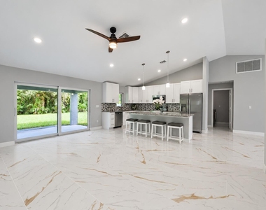 1749 Se Vesthaven Court - Photo Thumbnail 15