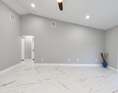 1749 Se Vesthaven Court - Photo Thumbnail 14
