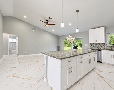 1749 Se Vesthaven Court - Photo Thumbnail 12