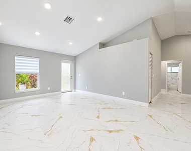 1749 Se Vesthaven Court - Photo Thumbnail 6