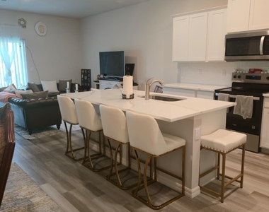 12865 Sw Forli Way - Photo Thumbnail 3