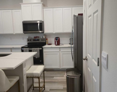 12865 Sw Forli Way - Photo Thumbnail 5